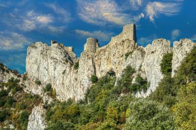 Château cathare de Peyrepertuse à visiter lors d'une excursion depuis la Villa Roubia