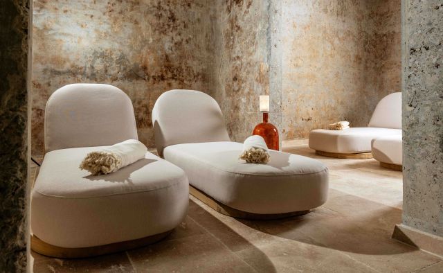 Salle de Repos au Spa de Villa Roubia, intimiste et chaleureux dans d'anciennes cuve de vin.